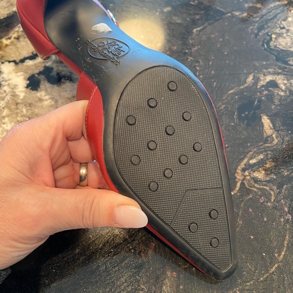 Red pump - Picture 4 of 4